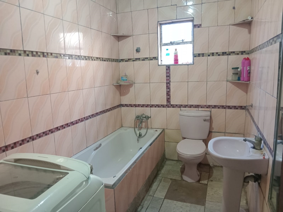 4 Bedroom Property for Sale in Kwa Nobuhle Eastern Cape